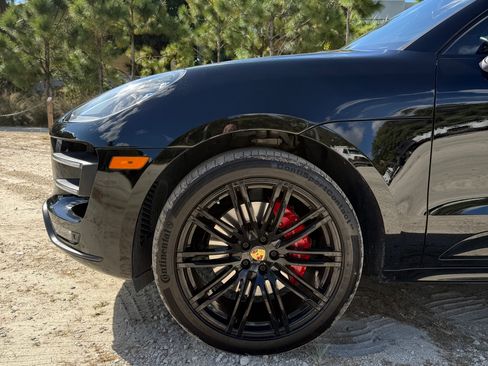 Used 2018 Porsche Macan Turbo image 5