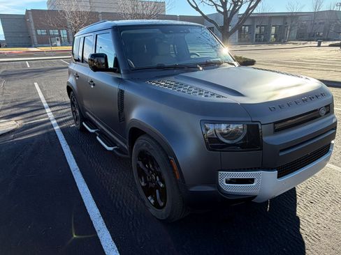 Used 2025 Land Rover Defender 110 S image 4