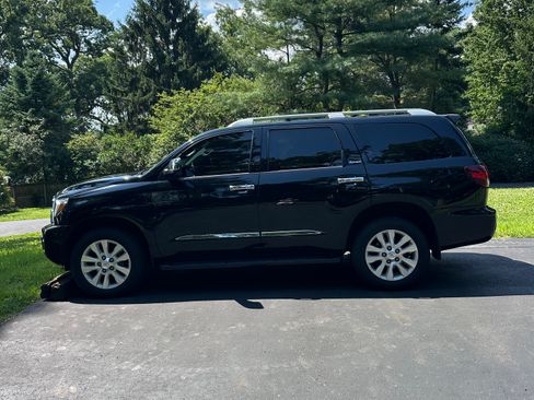 Used 2018 Toyota Sequoia Platinum AWD/4WD image 10
