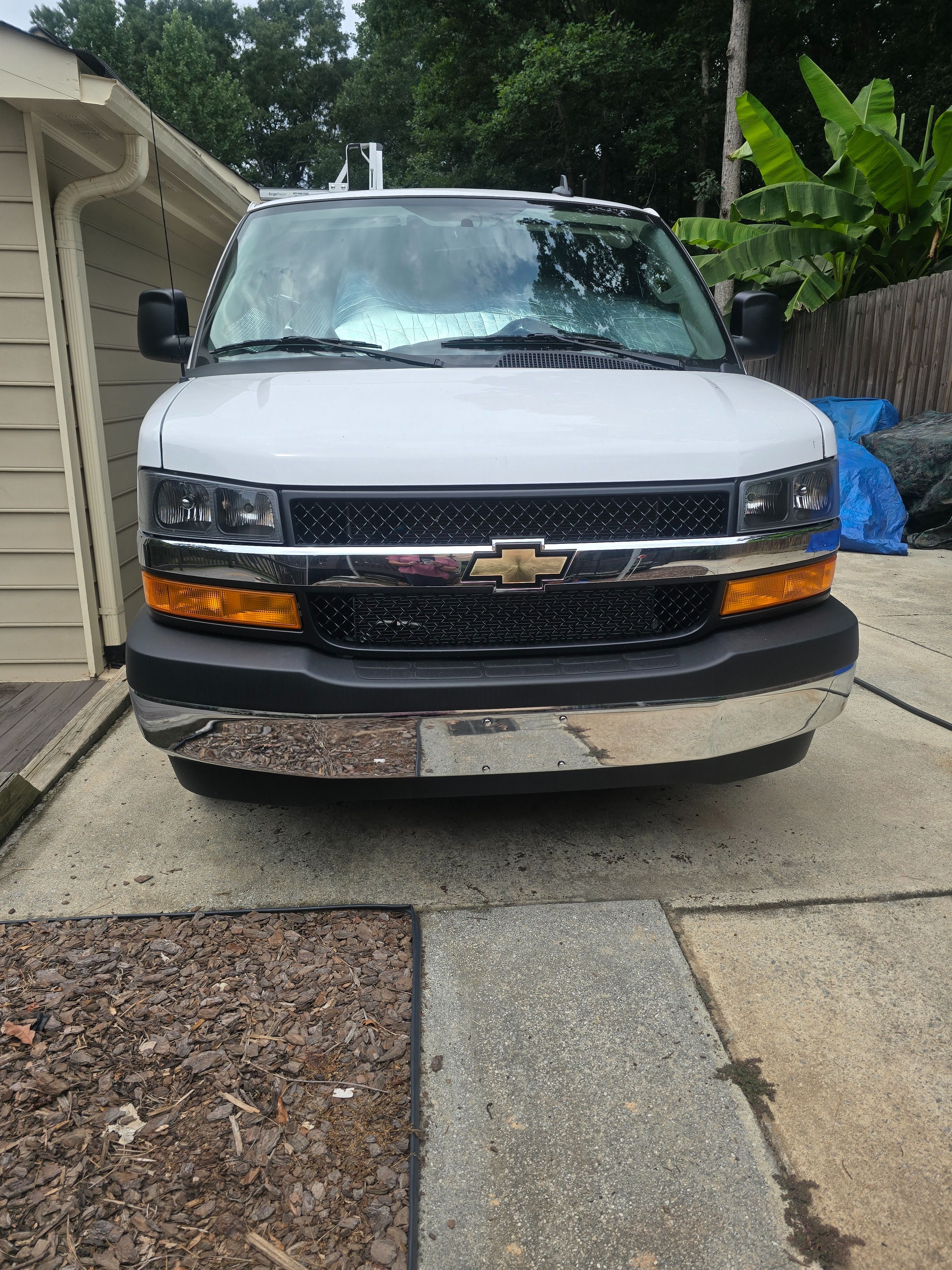 Used 2025 Chevrolet Express 2500 w/ Driver Convenience Package RWD image 2