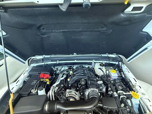 Used 2024 Jeep Wrangler Unlimited Sahara w/ Technology Group image 13