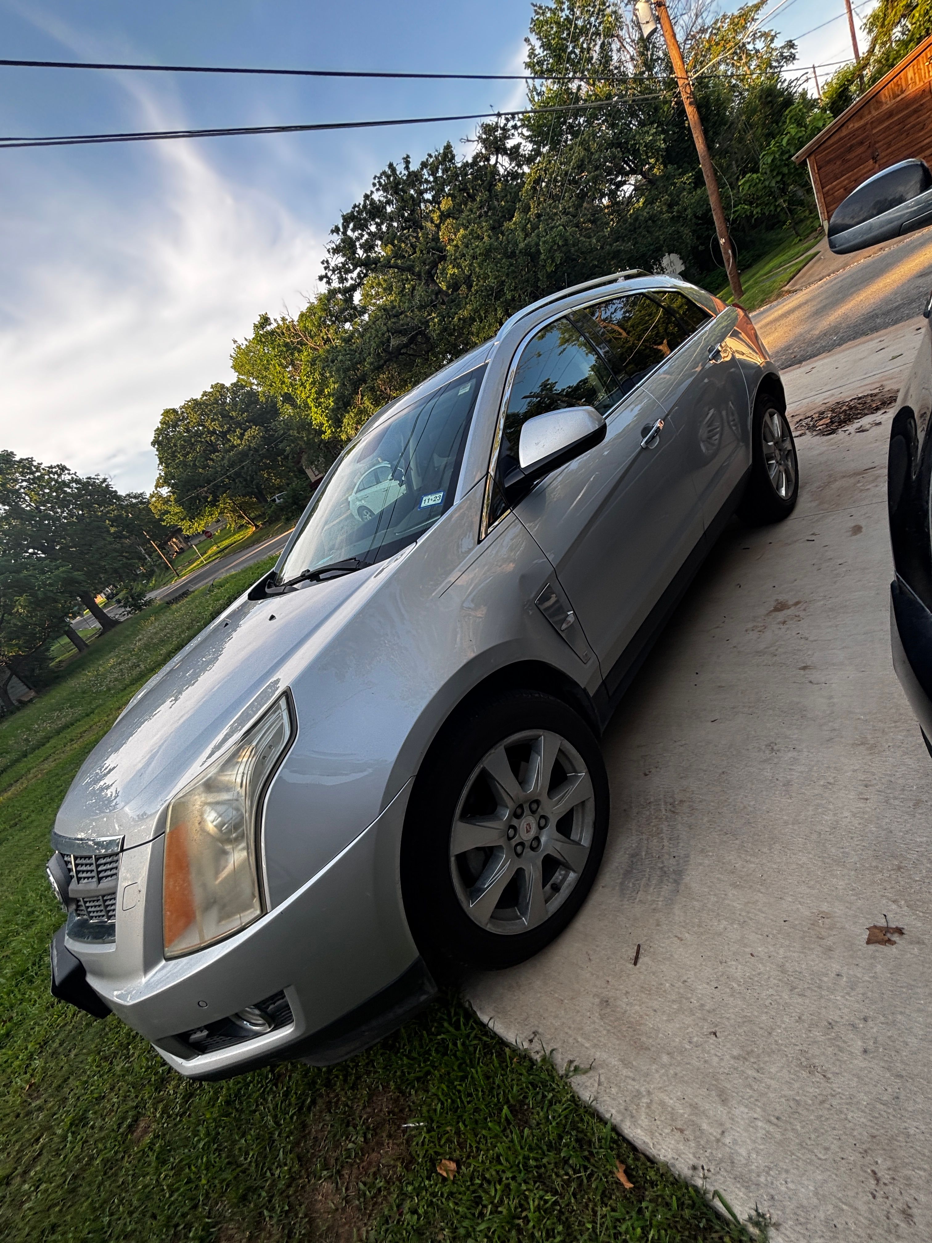 Used 2011 Cadillac SRX Performance FWD image 1