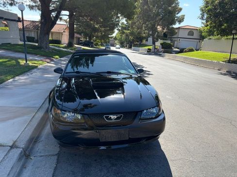 Used 2002 Ford Mustang GT RWD image 2