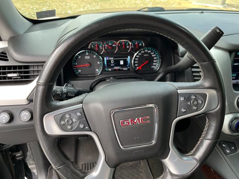 Used 2017 GMC Yukon SLT image 12