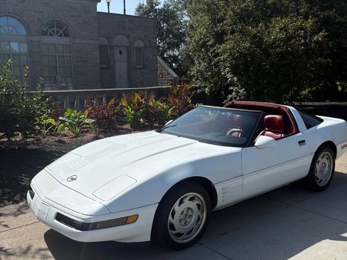 Used 1992 Chevrolet Corvette Coupe RWD image 1