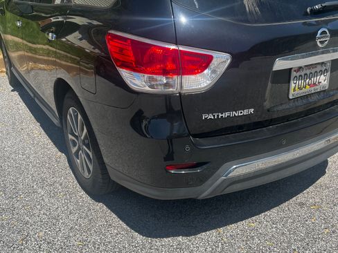 Used 2015 Nissan Pathfinder SV image 5