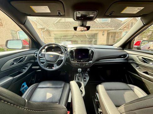 Used 2022 Chevrolet Traverse LT w/ LT Premium Package image 12