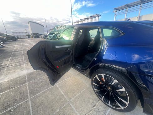 Used 2023 Lamborghini Urus S image 6