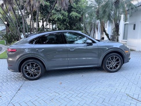 Used 2021 Porsche Cayenne S image 1