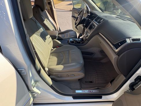 Used 2014 GMC Acadia Denali image 12