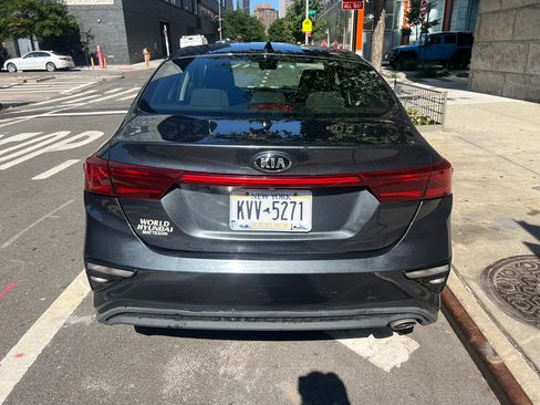 Used 2020 Kia Forte LXS image 2