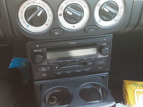 Used 2003 Toyota MR2 image 4