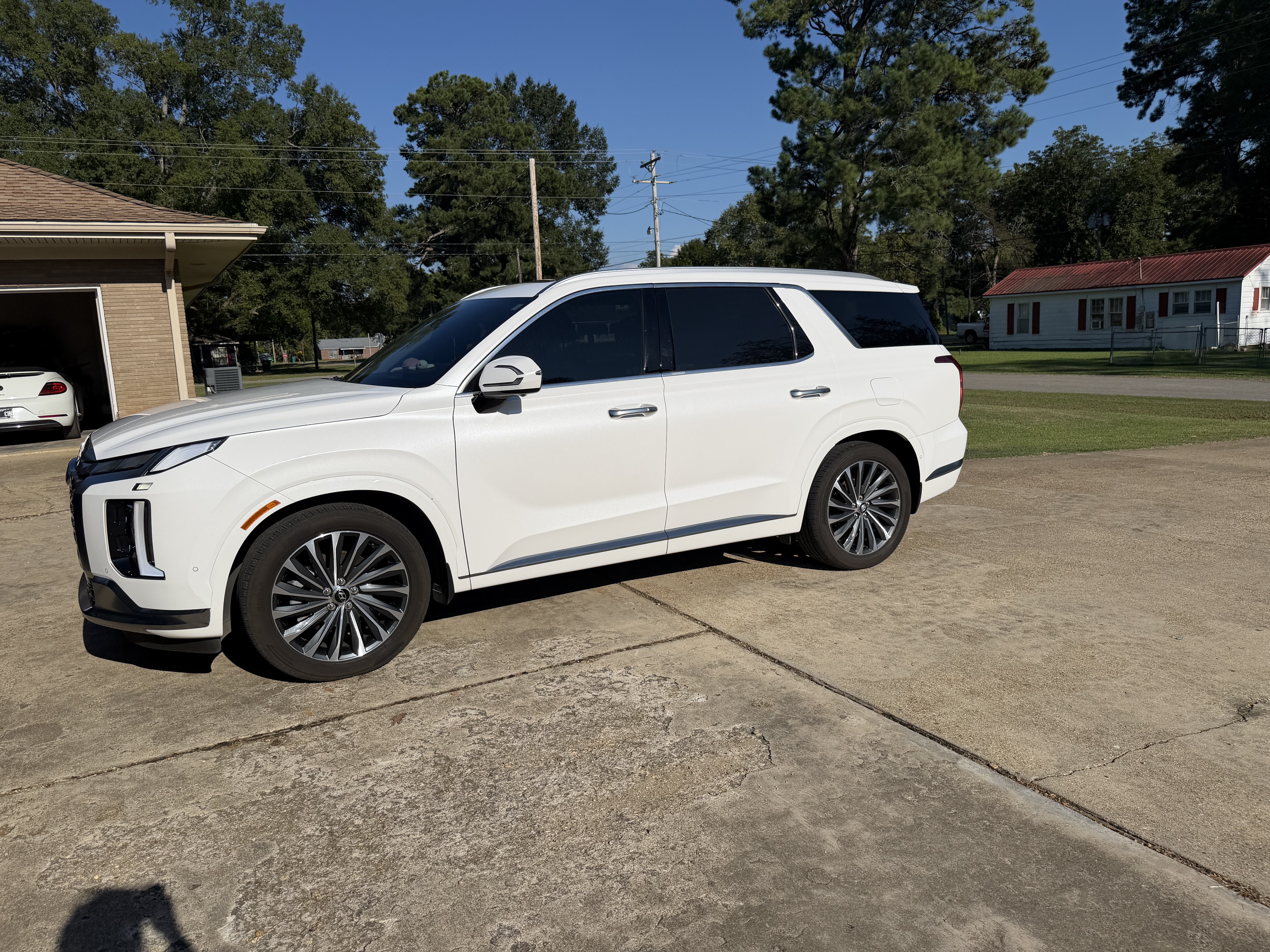 Used 2023 Hyundai Palisade Calligraphy FWD image 2
