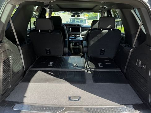 Used 2023 GMC Yukon Denali Ultimate image 10