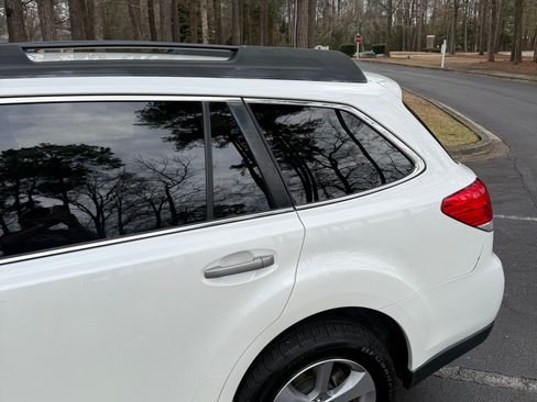 Used 2013 Subaru Outback 3.6R Limited w/ Special Appearance Pkg image 11