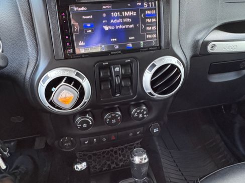 Used 2014 Jeep Wrangler Unlimited Rubicon w/ Connectivity Group image 12