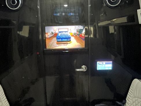 Used 2023 Mercedes-Benz Sprinter 2500 image 10