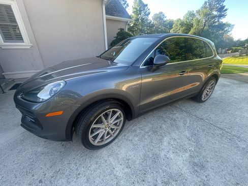 Used 2021 Porsche Cayenne E-Hybrid AWD/4WD image 4