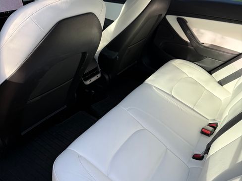 Used 2020 Tesla Model 3 Standard Range Plus RWD image 9