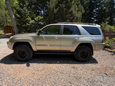 Used 2005 Toyota 4Runner SR5 image 1