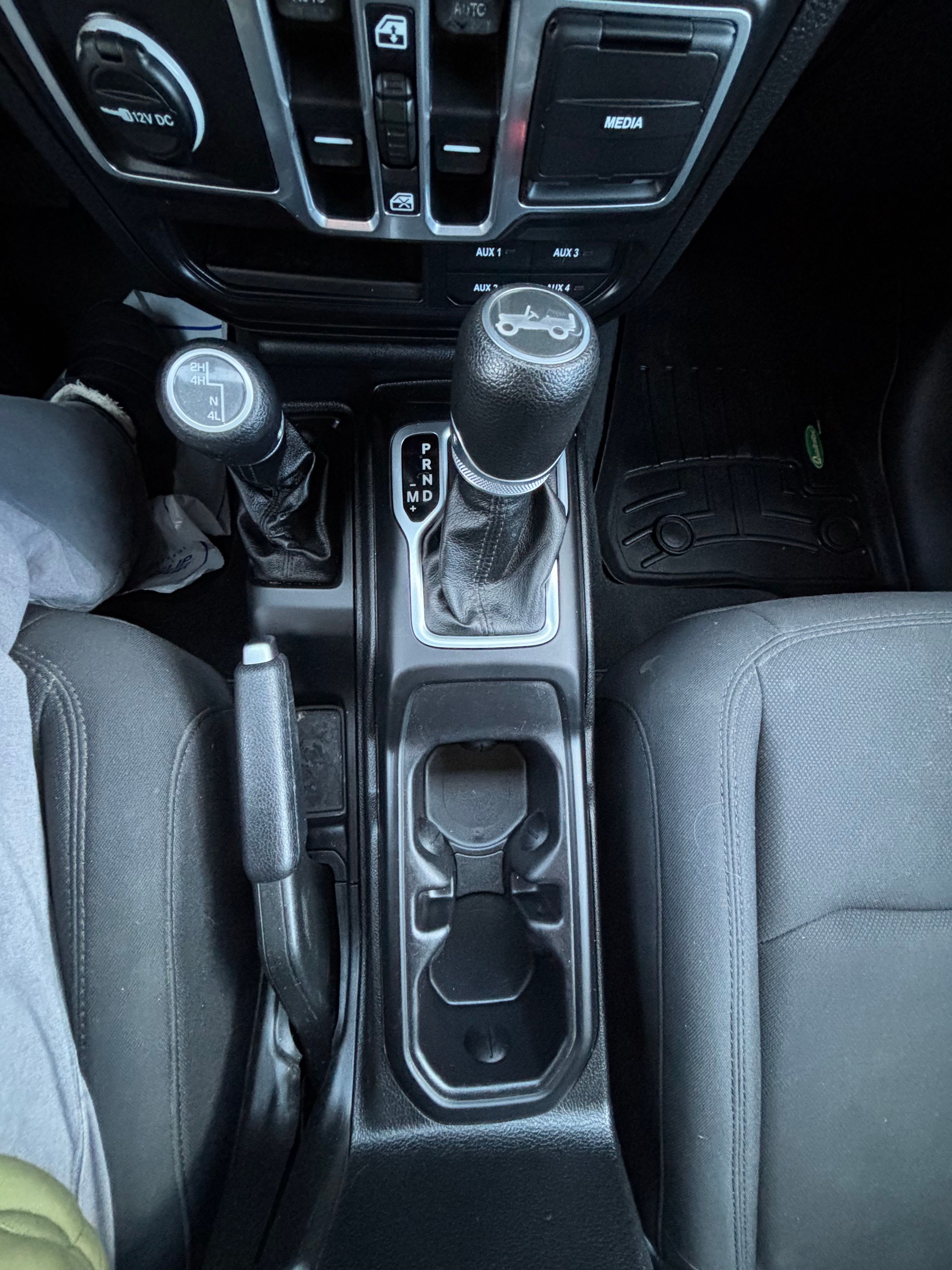 Used 2018 Jeep Wrangler Unlimited Sport S AWD/4WD image 9