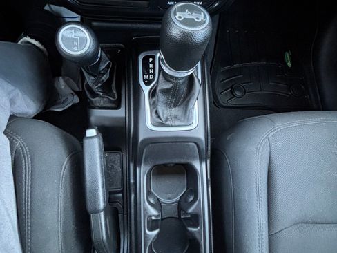 Used 2018 Jeep Wrangler Unlimited Sport S AWD/4WD image 9