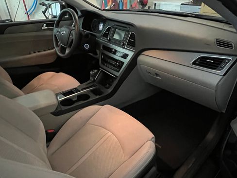 Used 2015 Hyundai Sonata SE w/ Option Group 02 FWD image 5