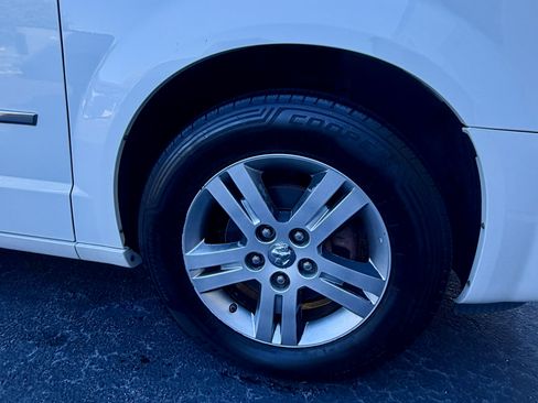 Used 2010 Dodge Grand Caravan SXT image 6