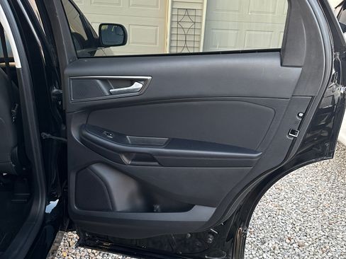 Used 2018 Ford Edge SE image 13