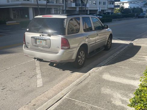 Used 2004 Buick Rainier CXL Plus w/ Sun And Satellite Package image 11