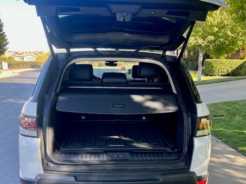 Used 2017 Land Rover Range Rover Sport SE image 12