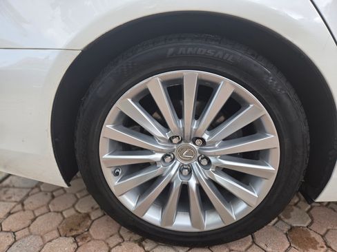 Used 2013 Lexus LS 460 w/ Comfort Pkg image 12