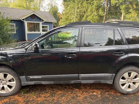 Used 2011 Subaru Outback 2.5i Premium image 6