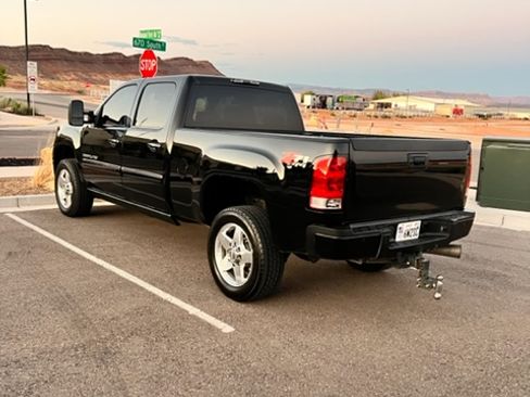 Used 2014 GMC Sierra 2500 Denali w/ Suspension Package, Off-Road image 8