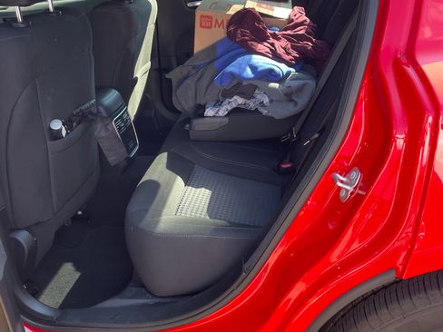 Used 2023 Dodge Charger SXT image 11