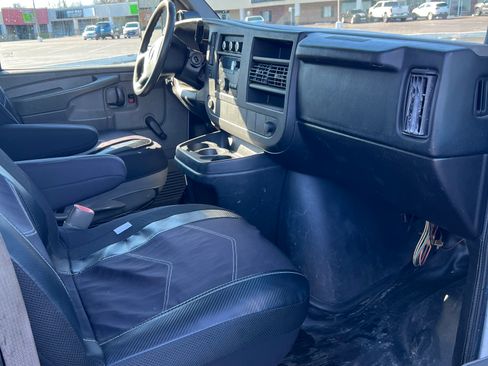 Used 2012 GMC Savana 3500 image 9