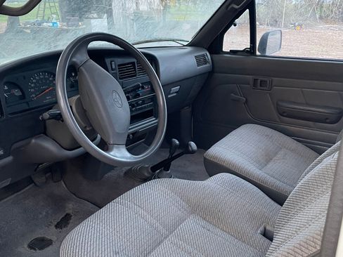 Used 1994 Toyota Pickup DX image 10