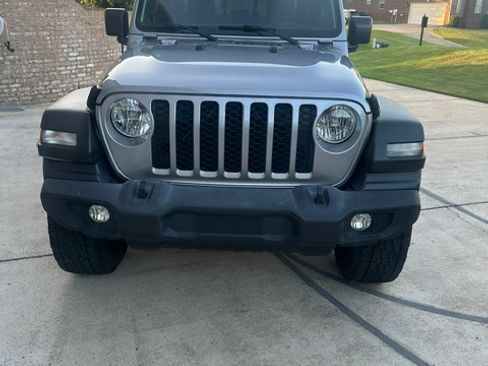 Used 2020 Jeep Gladiator Sport w/ Quick Order Package 24S AWD/4WD image 12