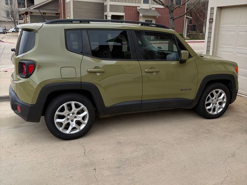 Used 2015 Jeep Renegade Latitude image 6