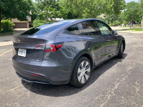 Used 2023 Tesla Model Y Long Range AWD/4WD image 5