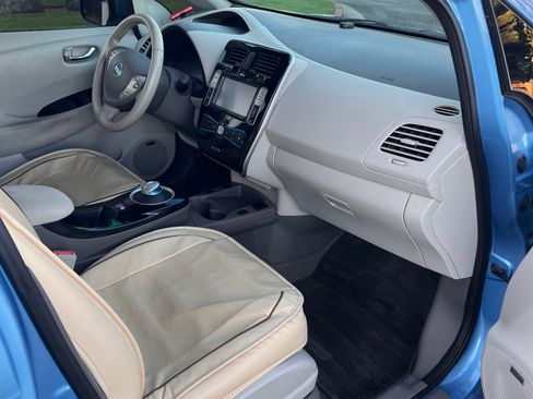 Used 2014 Nissan Leaf SV w/ LED & Quick Charge Package image 8