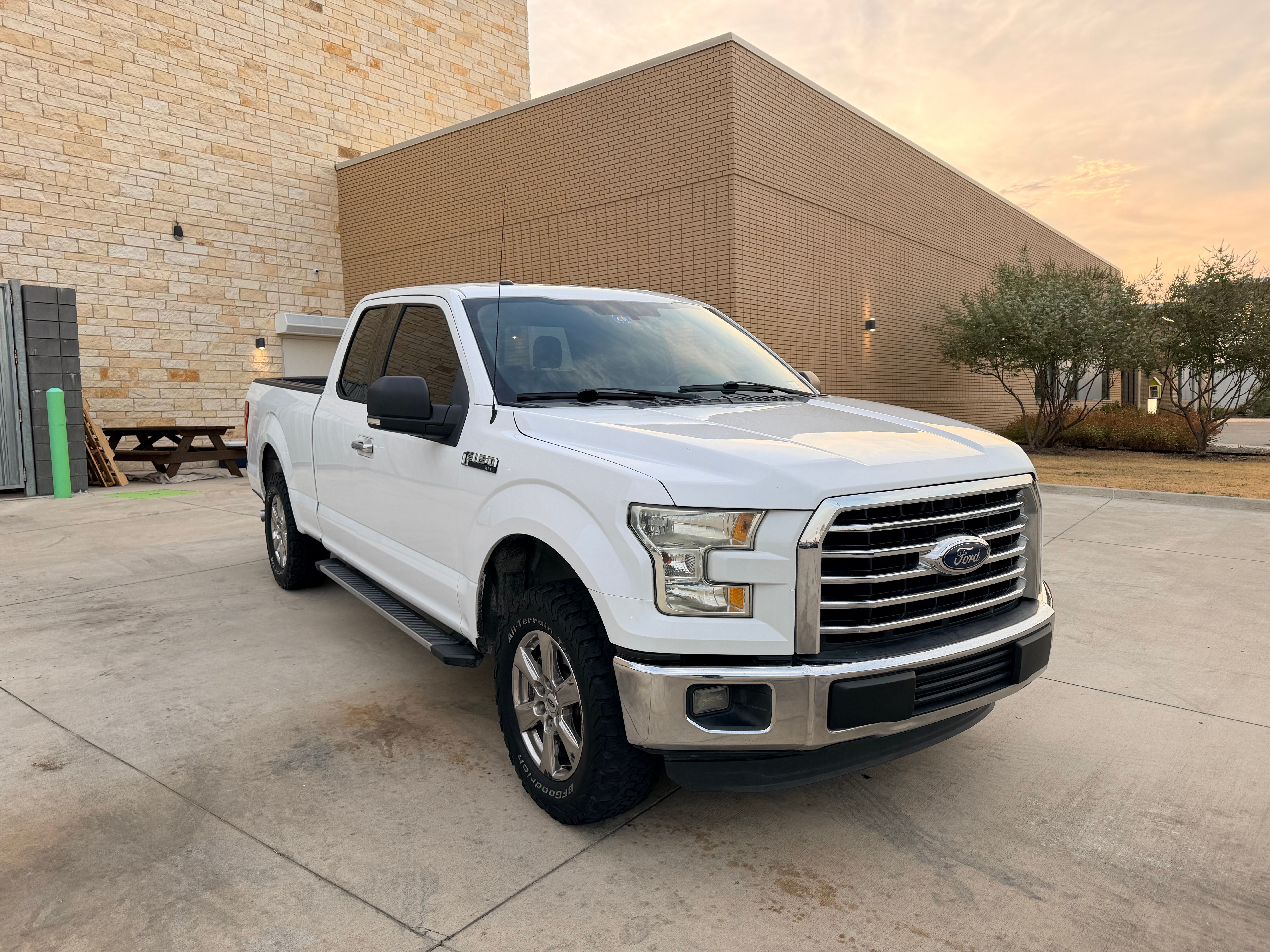 Used 2015 Ford F150 XLT w/ Equipment Group 302A Luxury RWD image 4