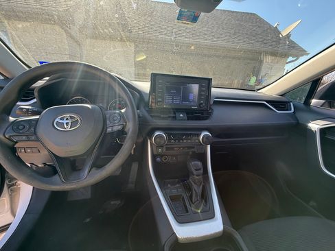 Used 2021 Toyota RAV4 LE image 13