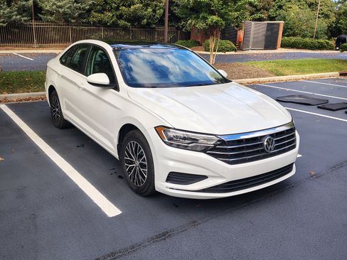 Used 2019 Volkswagen Jetta SE w/ Cold Weather Package image 8