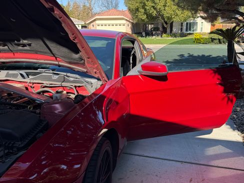 Used 2010 Ford Mustang GT Premium image 12