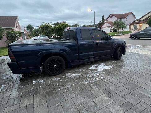 Used 2012 Toyota Tacoma X-Runner image 2