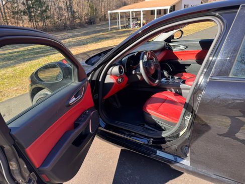 Used 2021 Alfa Romeo Giulia Sprint w/ Nero Edizione image 11