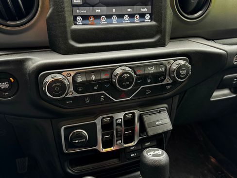 Used 2019 Jeep Wrangler Unlimited Sport S AWD/4WD image 9