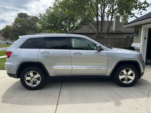 Used 2011 Jeep Grand Cherokee Limited image 8