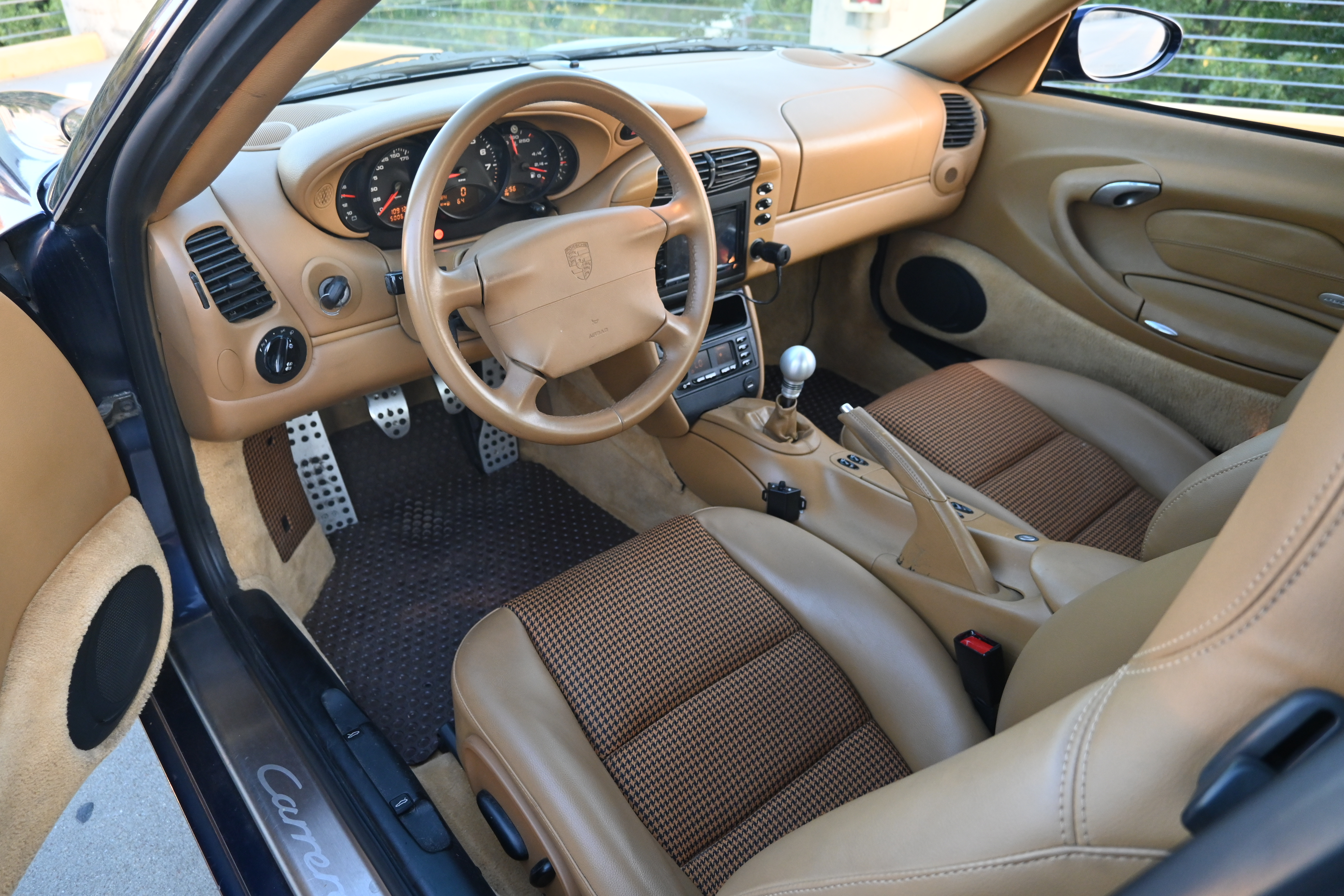 Used 2001 Porsche 911 Carrera RWD image 11